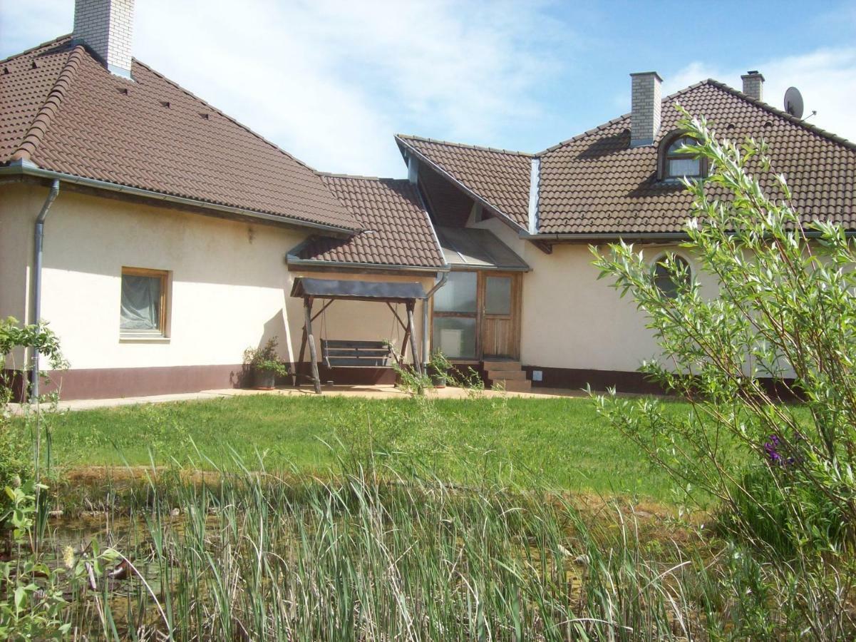 Lila Akac Vendeghaz Hotel Dabrony Екстериор снимка